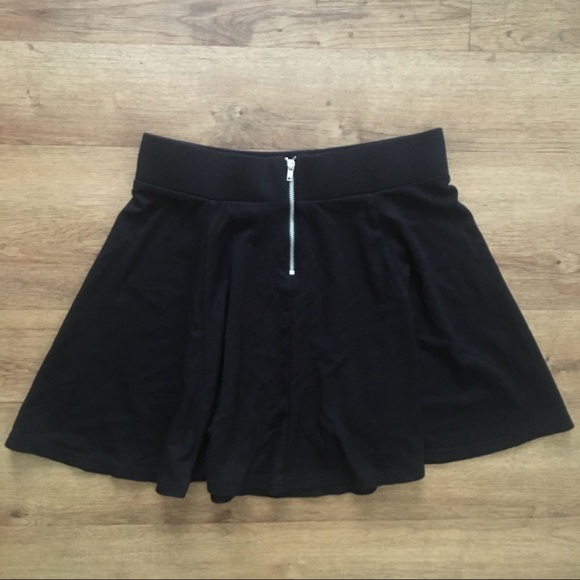 H&M Dresses & Skirts - 🔥 Black Half Zip Skater Skirt